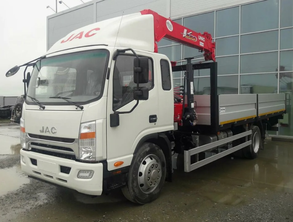 Бортовой автомобиль JAC N200 с КМУ XCMG SQS250-5