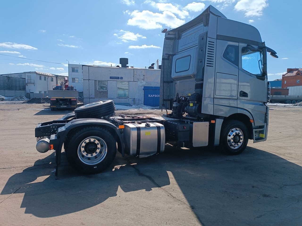 Седельный тягач JAC K7